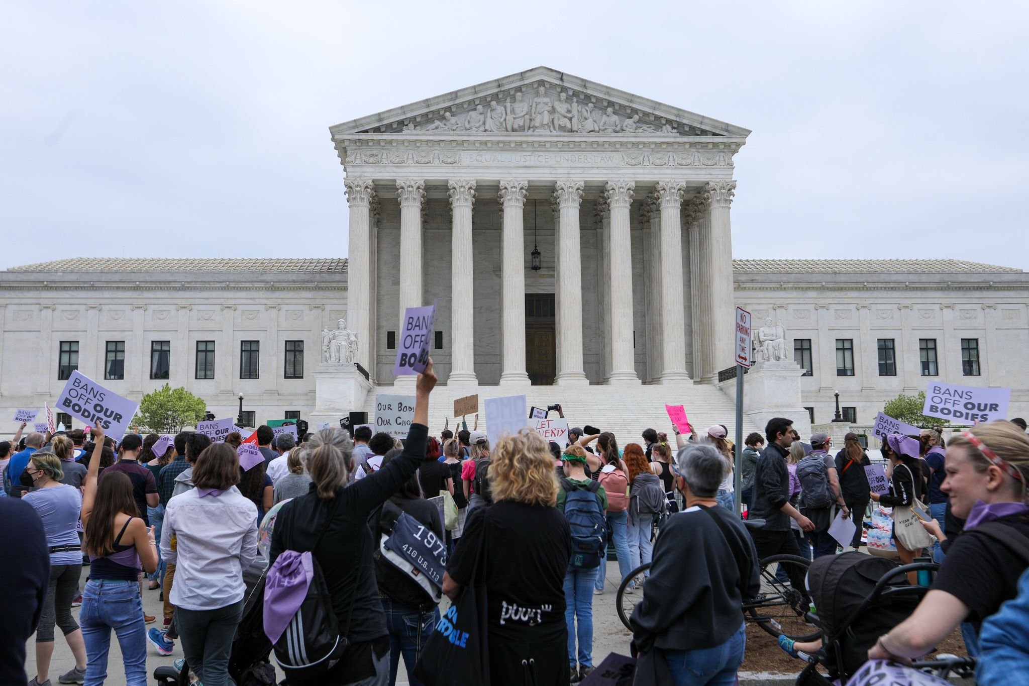 Vazamento da minuta do julgamento sobre aborto gerou onda de protestos em frente à Suprema Corte dos Estados Unidos