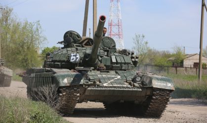 Tanque de guerra operado por forças separativas pró-Rússia na região leste da Ucrânia