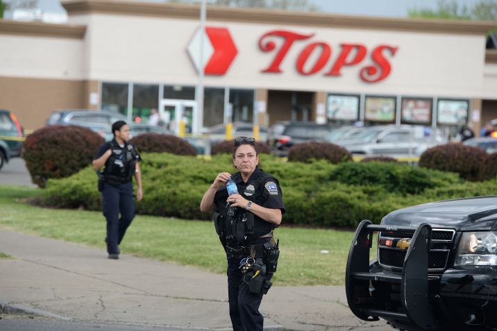 Ataque em um supermercado em Buffalo, Nova York / John Normile/Getty Images