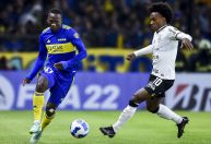 Em jogo tumultuado, Corinthians e Boca Juniors empatam pela Libertadores
