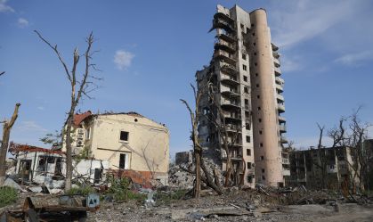 Prefeito de Mariupol: Rússia demoliu 1.300 arranha-céus na cidade sem remover cadáveres