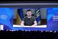 Zelensky diz que falará com Putin quando russo sair de “bolha de realidade alternativa”