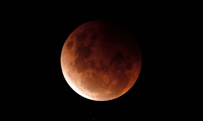 Eclipse lunar ocorrerá neste domingo e poderá ser visto em todo o Brasil