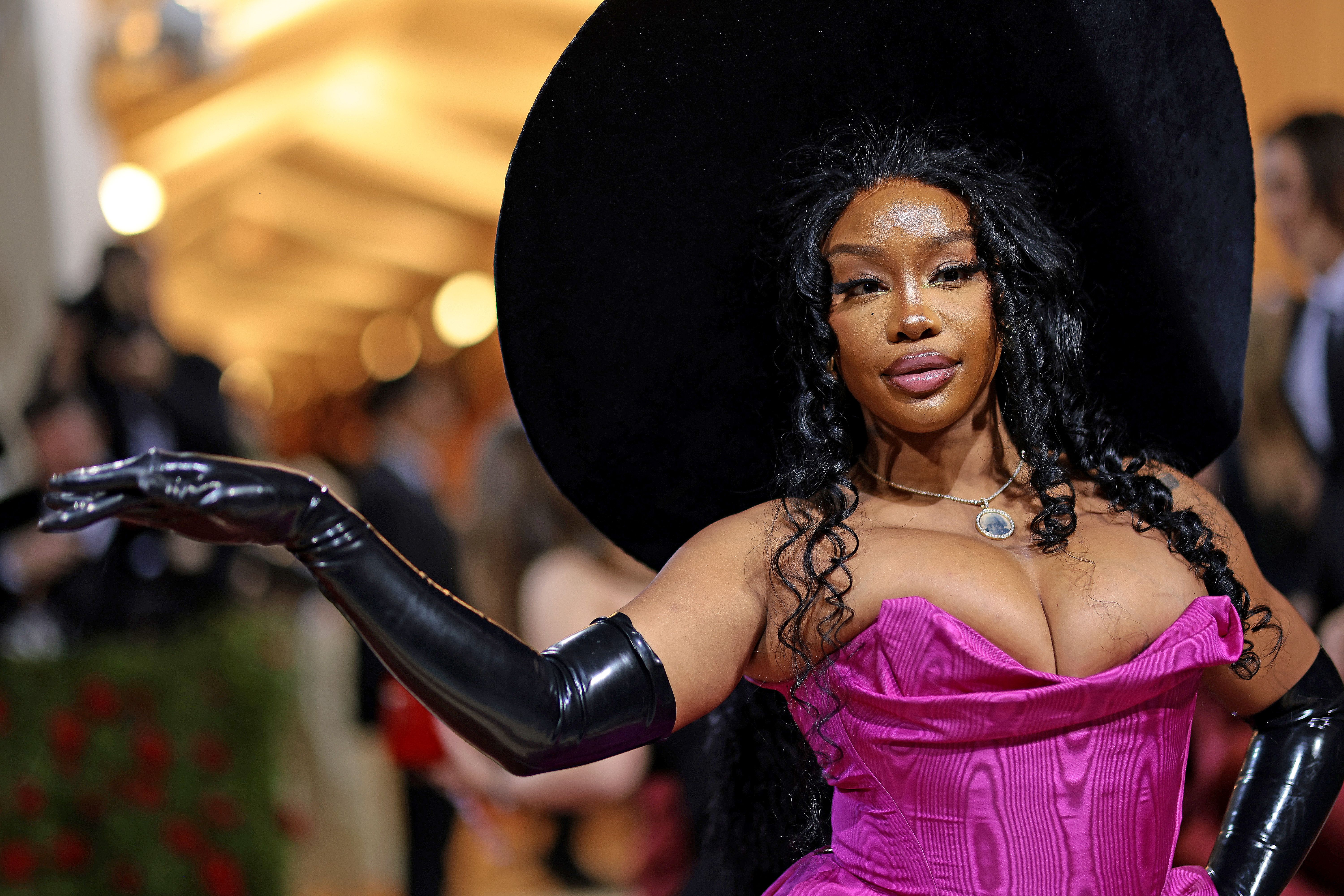 Cantora SZA no Met Gala de 2022