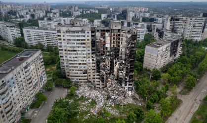 Bombardeios russos em área residencial de Kharkiv deixa 17 mortos