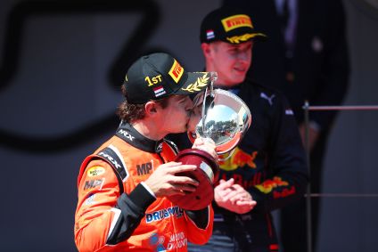 Felipe Drugovich comemora vitória pela F2 em Mônaco