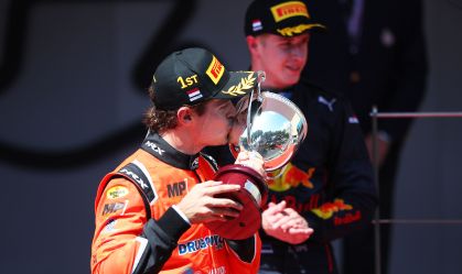 Felipe Drugovich comemora vitória pela F2 em Mônaco