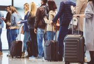 Tecnologia que elimina restrição a líquidos começa a ser implementada em aeroportos