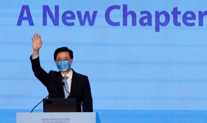 Em eleição com candidato único, Hong Kong nomeia novo líder alinhado à China
