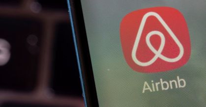 Aplicativo da Airbnb em celular