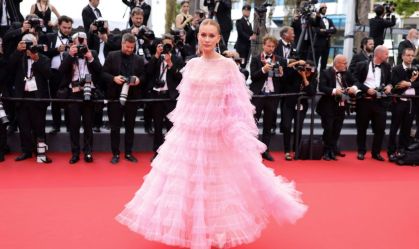 Marina Ruy Barbosa prestigia exibição de filme de diretor sul-coreano em Cannes