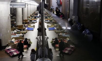 Metrô de Kharkiv retomará operações após meses servindo como abrigo