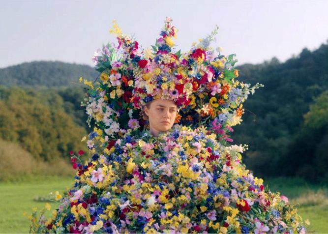 Florence Pugh em "Midsommar" (2019) / Reprodução