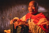 Com choro e homenagem a Gal, Milton Nascimento se despede dos palcos