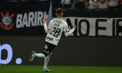 Adson comemora após empatar o jogo contra o São Paulo em Itaquera