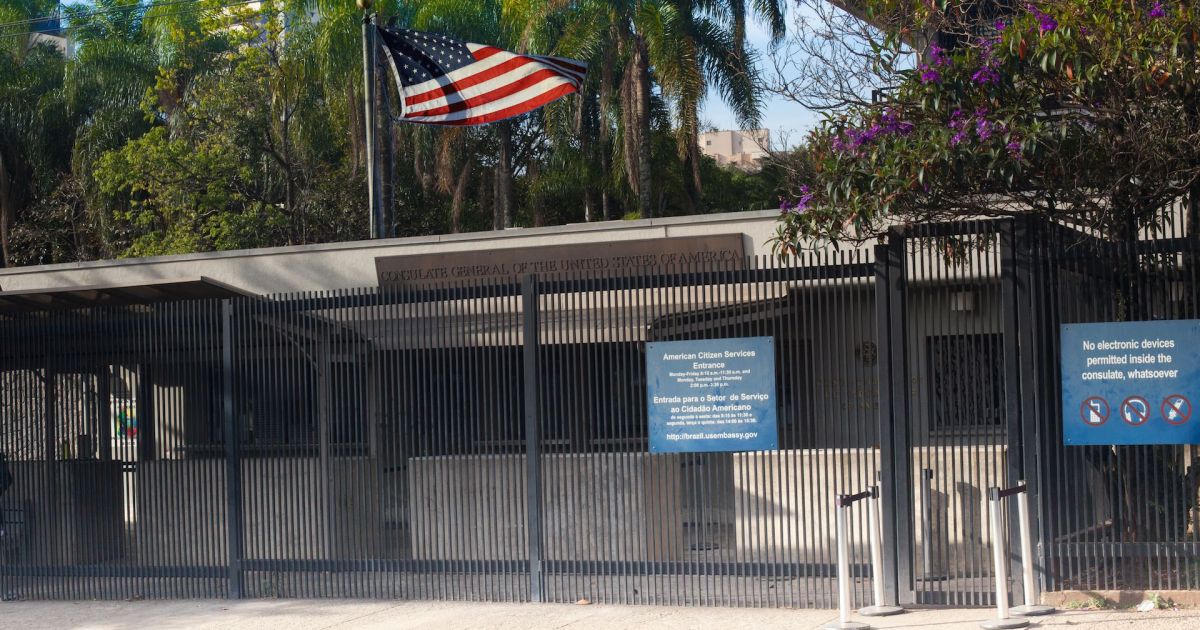 EUA fecham consulados: veja o que fazer se você precisa do visto americano