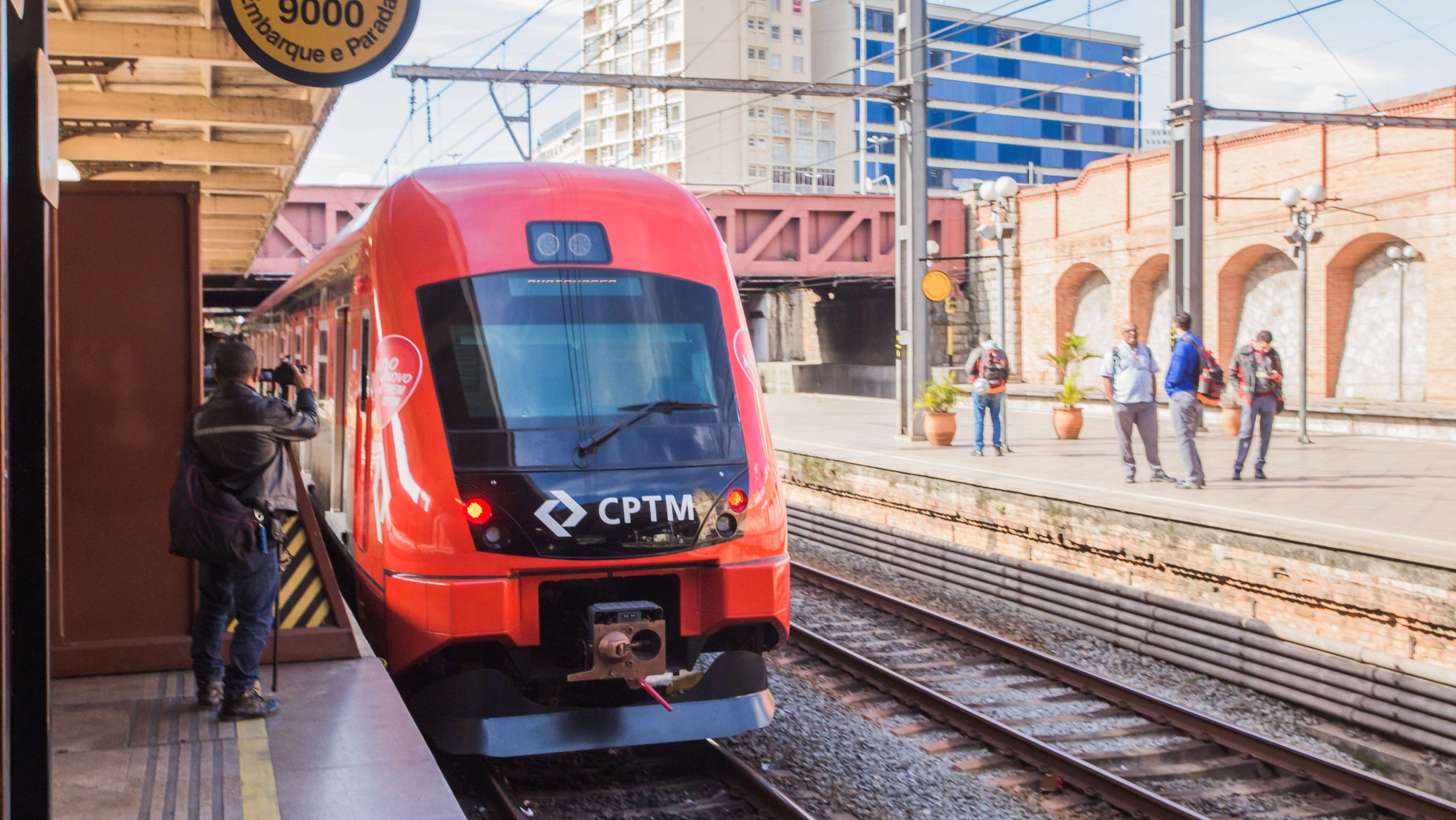 Trem da Linha Coral da CPTM, em São Paulo