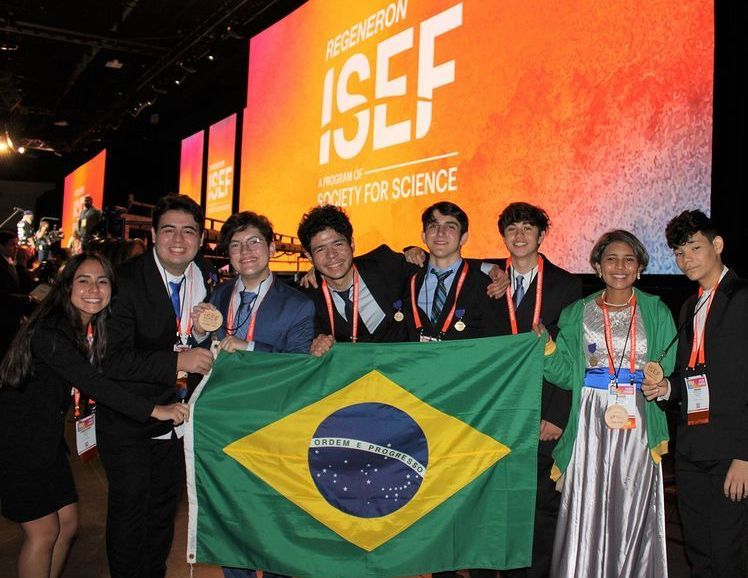 Imagem de destaque do post: Brasil tem 8 estudantes premiados em feira científica nos Estados Unidos