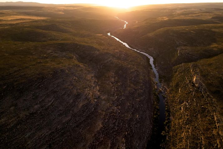 Fotografia aérea de um rio no Cabo Ocidental, na África do Sul / Jeremy Shelton