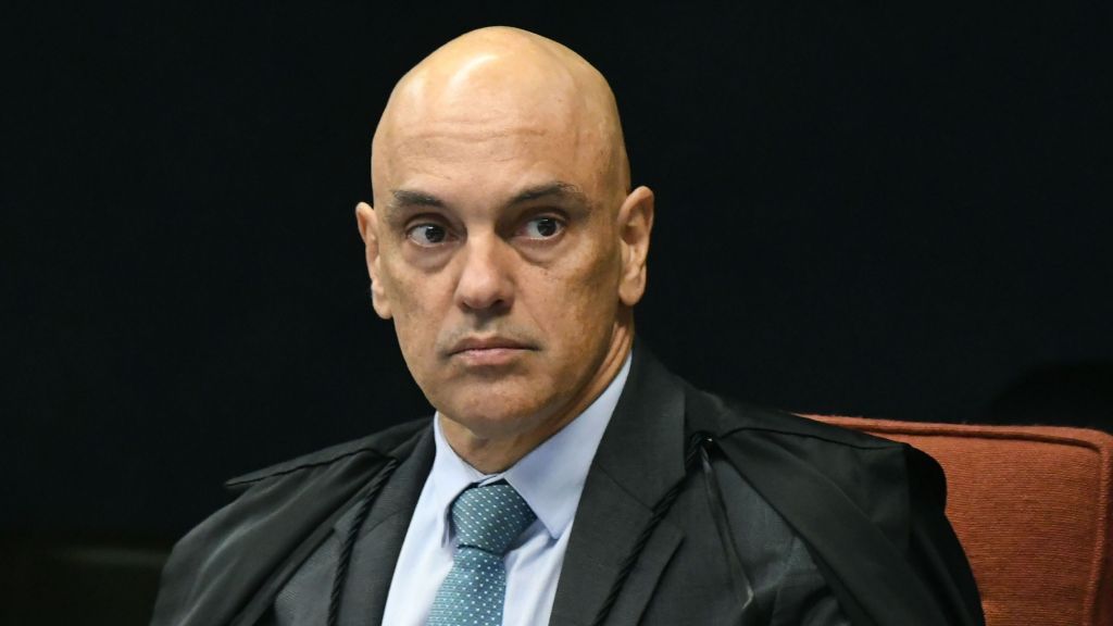 Esposa de Silveira diz que teve bens bloqueados por Moraes | CNN Brasil