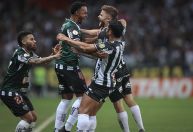 De virada, Atlético-MG vence Avaí, sobe para 2º e cola no líder Palmeiras