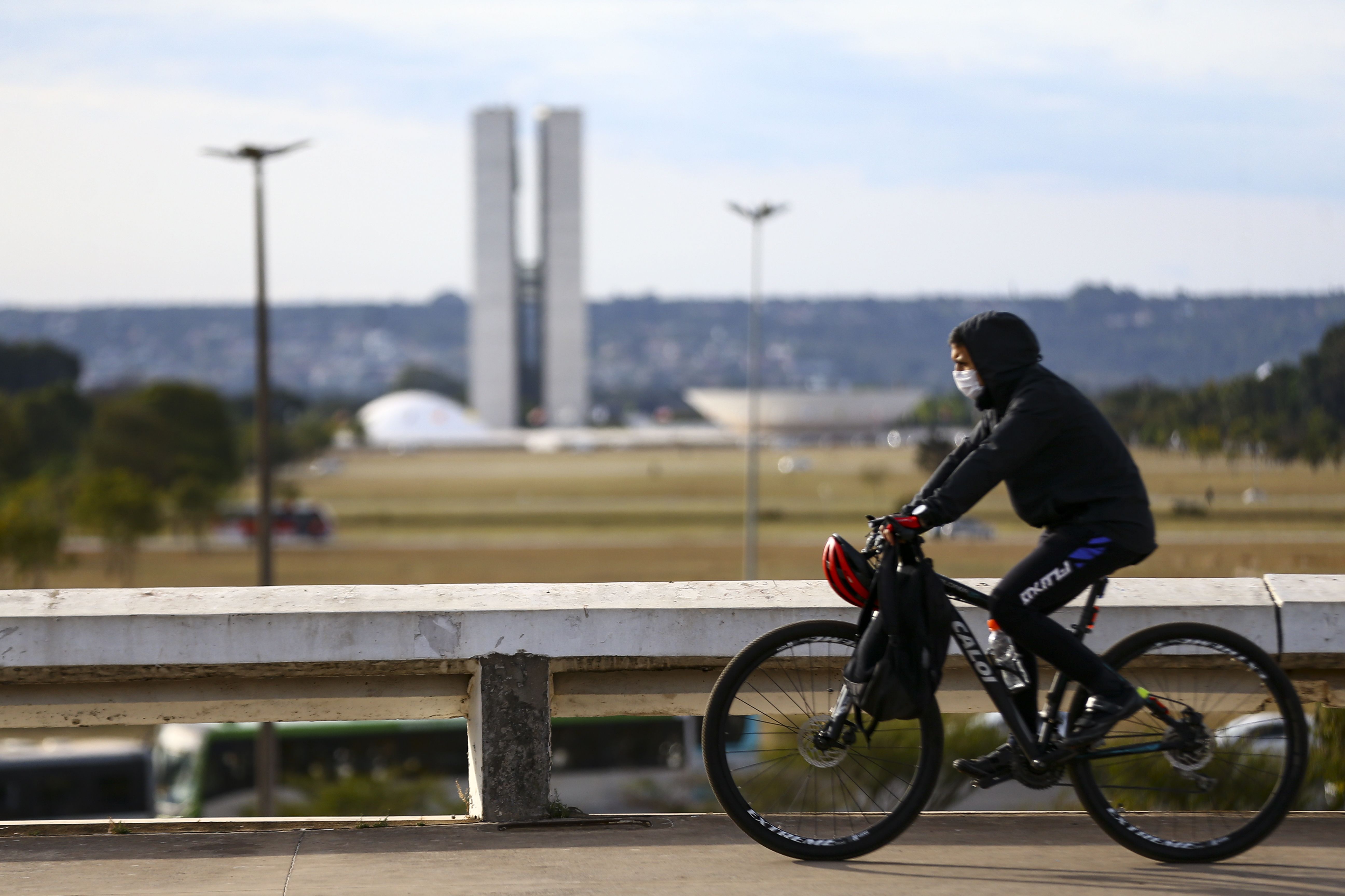 Imagem de destaque do post: Chuva no Nordeste, seca no Centro-Sul e frio na região Sul: veja como fica o tempo no Brasil