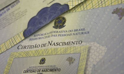Em um ano, ao menos 20 mil crianças tiveram só registro da mãe no Brasil