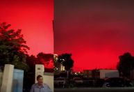 Céu vermelho assusta moradores de cidade na China
