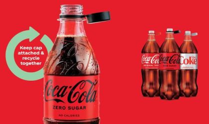 Na nova embalagem da Coca Cola, a tampa fica conectada à garrafa