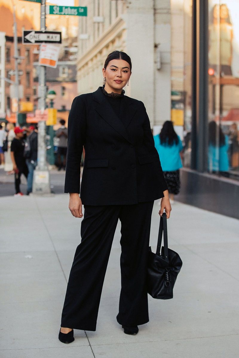 Modelo, ativista de inclusão de tamanho e fundadora da Henning, Lauren Chan/ Getty Images