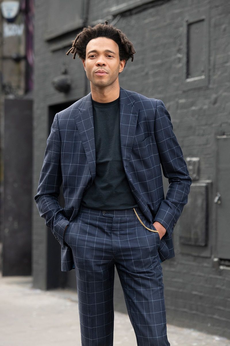 O estilista Charlie Casely-Hayford vestindo uma camiseta de terno Casely-Hayford / Getty Images