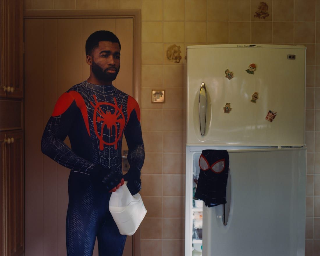 Homem-Aranha é visto fazendo atividades cotidianas/ Thurstan Redding