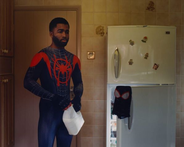 Homem-Aranha é visto fazendo atividades cotidianas/ Thurstan Redding