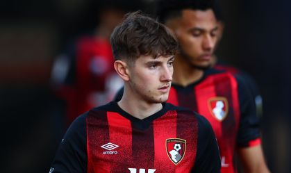 Jogador de futebol David Brooks anuncia que está curado de câncer