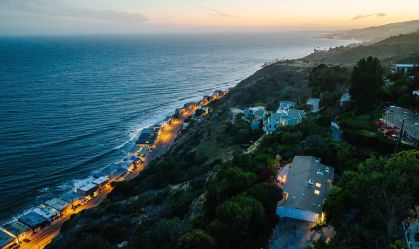 Emma Stone vende sua casa em Malibu por R$ 20 milhões; veja fotos