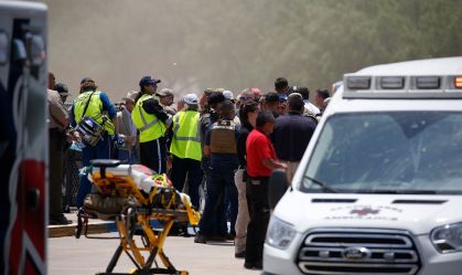 Funerárias não vão cobrar por sepultamento de vítimas de escola no Texas