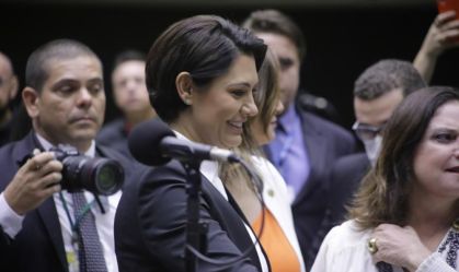 Michelle Bolsonaro participa de culto na Câmara