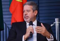 Lira diz que Câmara votará projeto que limita ICMS de combustíveis na próxima semana