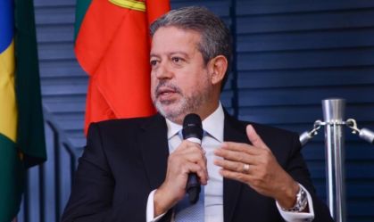Lira diz que Câmara votará projeto que limita ICMS de combustíveis na próxima semana