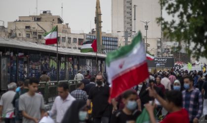 Entenda por que os iranianos voltam às ruas em protestos