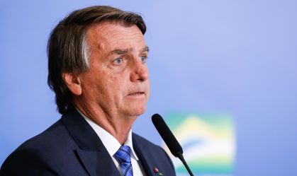 Bolsonaro quer alinhar relação com Estados Unidos após "congelamento" de Biden
