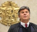 Fux diverge de Moraes e vota contra cautelares impostas a Bolsonaro