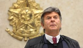 Fux diverge de Moraes e vota contra cautelares impostas a Bolsonaro