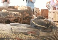 Arqueólogos encontram 250 caixões e tesouros de múmias de 500 a.C no Egito