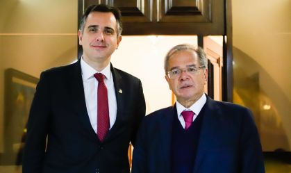 Guedes e Pacheco se reúnem em busca de verba para viabilizar piso da enfermagem