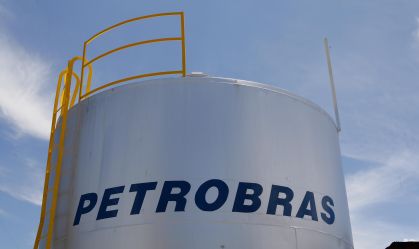 Conselho da Petrobras está reunido para tratar troca de comando