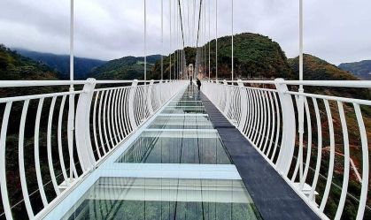 Ponte de vidro mais longa do mundo fica no Vietnã e ganha recorde do Guinness