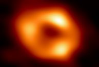 Astrônomos revelam primeira imagem de buraco negro no centro da Via Láctea
