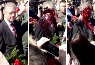 Embaixador russo é coberto de vermelho por manifestantes na Polônia