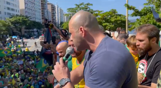 Deputado Daniel Silveira (PTB-RJ) no ato em Niterói (RJ)